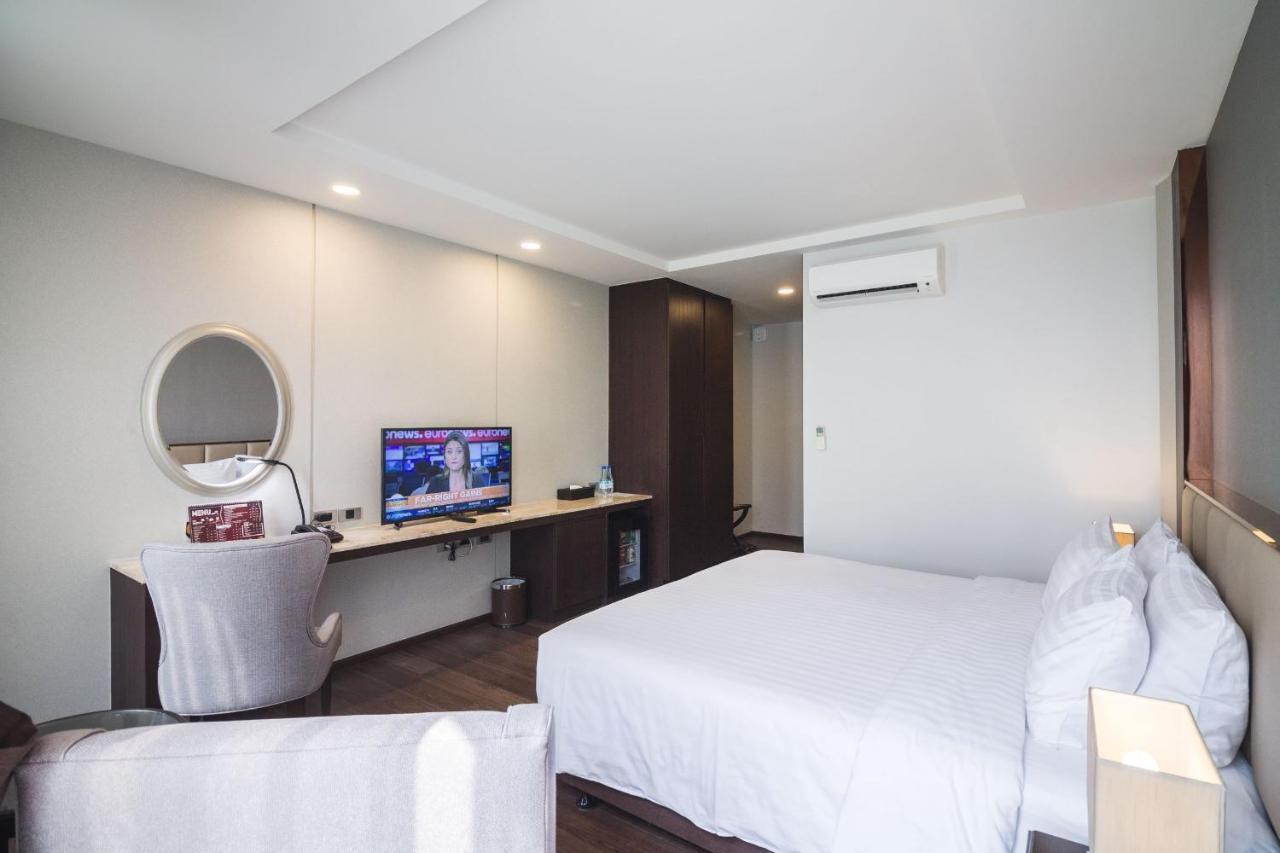 Отель Surestay By Western Sukhumvit 2